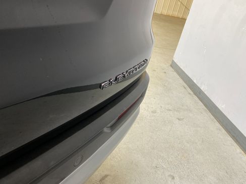 Used 2025 GMC Acadia Elevation image 19