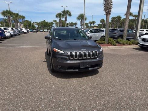 Used 2016 Jeep Cherokee Latitude w/ Comfort/Convenience Group FWD image 7