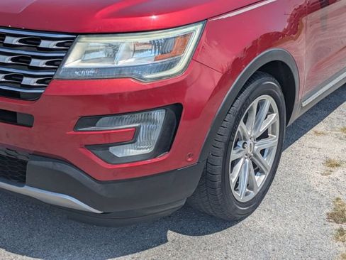 Used 2017 Ford Explorer Limited w/ Equipment Group 301A FWD image 9
