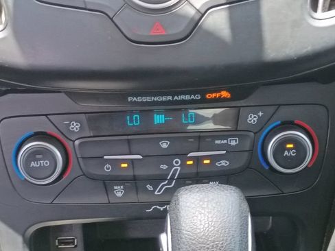 Used 2018 Ford Focus SE FWD image 22