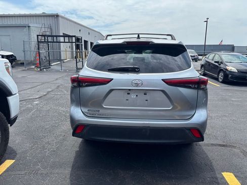 Used 2023 Toyota Highlander L FWD image 10