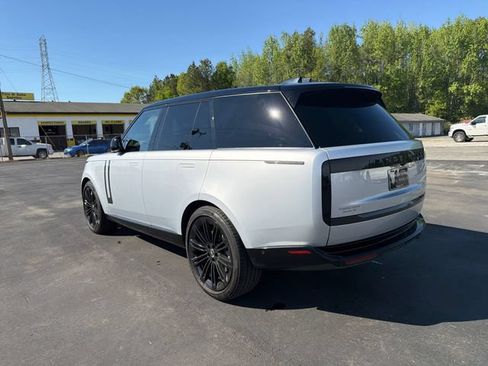 Used 2025 Land Rover Range Rover SE AWD/4WD image 8