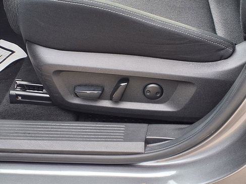 Used 2024 Nissan Rogue SV image 12