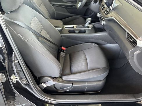 Used 2025 Nissan Altima 2.5 SV FWD image 37