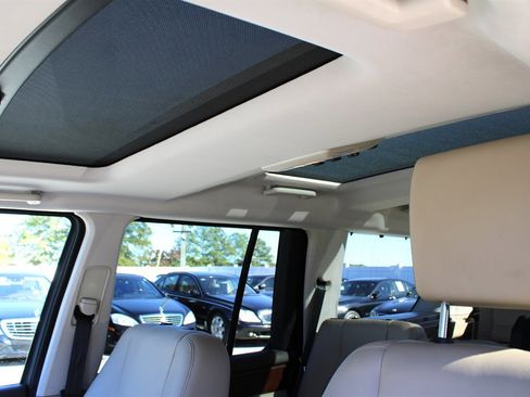 Used 2016 Land Rover LR4 HSE image 24