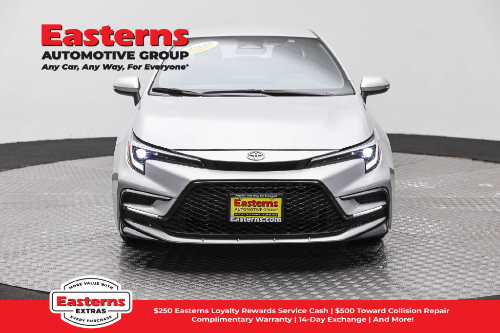 Used 2025 Toyota Corolla SE FWD image 3