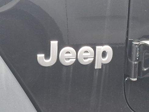 Certified 2019 Jeep Wrangler Sport AWD/4WD image 9