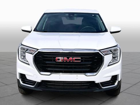 Used 2024 GMC Terrain SLE image 3