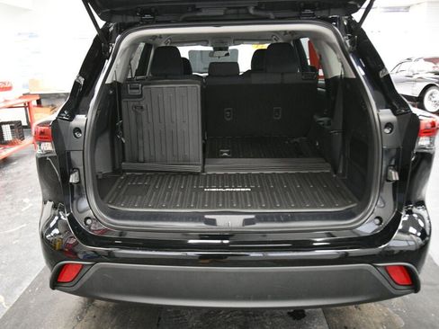 Certified 2023 Toyota Highlander L FWD image 21