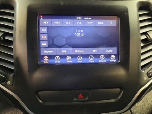 Used 2019 Jeep Cherokee Latitude Plus AWD/4WD image 25