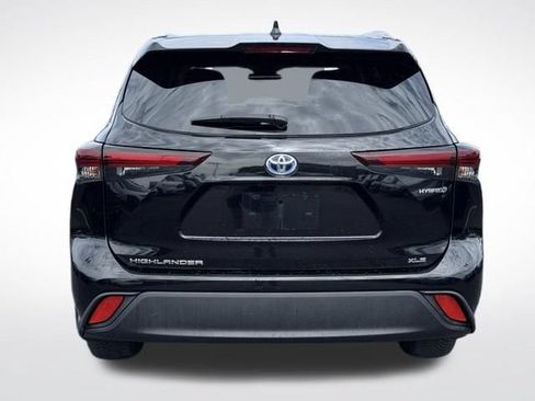 Used 2024 Toyota Highlander XLE AWD/4WD image 7