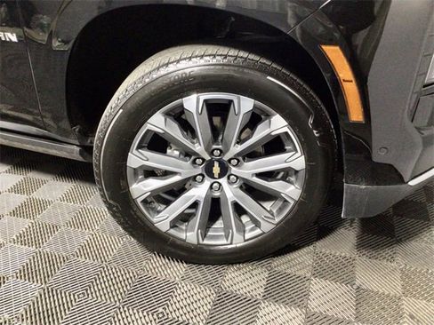 Used 2025 Chevrolet Suburban High Country image 37