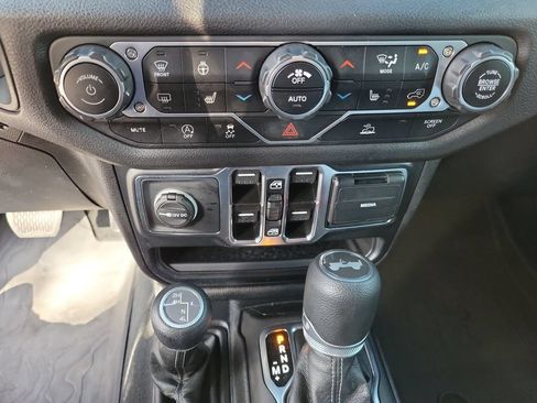 Used 2024 Jeep Wrangler Unlimited Sport AWD/4WD image 35