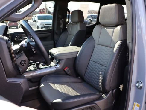 Used 2025 Chevrolet Silverado 1500 ZR2 w/ Technology Package image 17