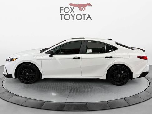 New 2026 Toyota Camry Hybrid FWD image 2
