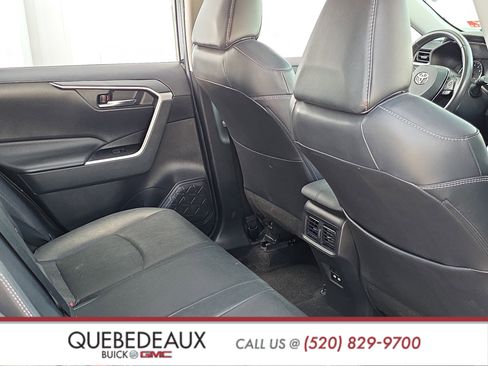 Used 2021 Toyota RAV4 XLE Premium w/ Carpet Mat Package (TMS) FWD image 26
