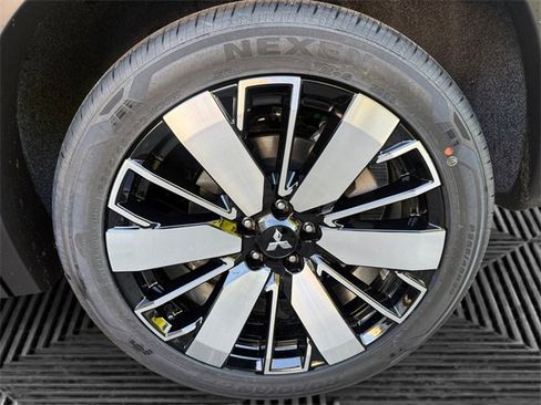 New 2026 Mitsubishi Outlander SE image 34