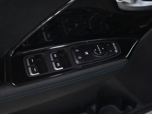 Used 2020 Kia Niro EX Premium image 19