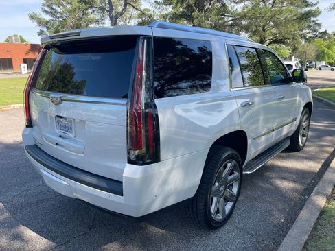 Used 2020 Cadillac Escalade Luxury RWD image 5