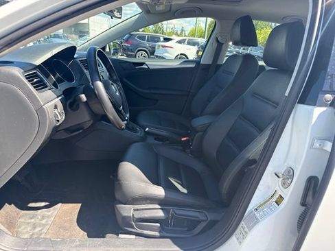 Used 2017 Volkswagen Jetta SE FWD image 11