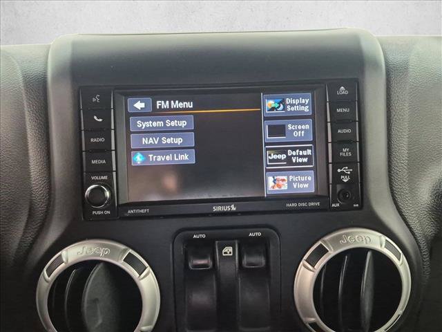 Used 2018 Jeep Wrangler Sahara w/ Connectivity Group AWD/4WD image 13