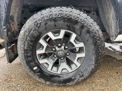 Used 2023 Toyota Tacoma TRD Off-Road image 9