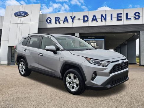 Used 2019 Toyota RAV4 XLE image 1
