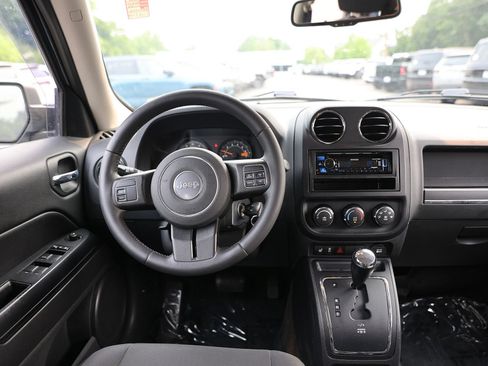 Used 2014 Jeep Patriot Latitude AWD/4WD image 14