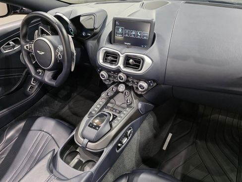 Used 2021 Aston Martin V8 Vantage Roadster image 20