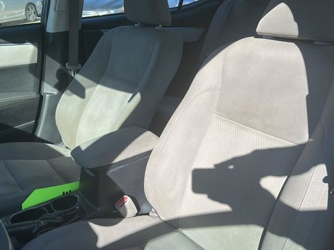 Used 2014 Toyota Corolla LE FWD image 16