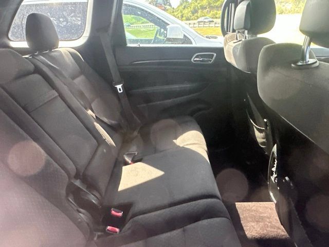 Used 2018 Jeep Grand Cherokee Laredo AWD/4WD image 33