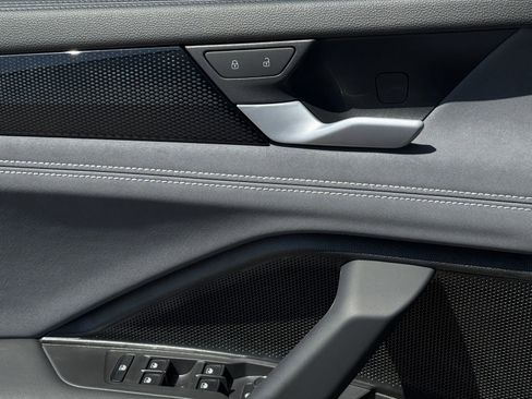 New 2026 Volkswagen Tiguan SE R-Line FWD image 24