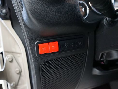 Used 2017 Jeep Wrangler Unlimited Rubicon AWD/4WD image 27