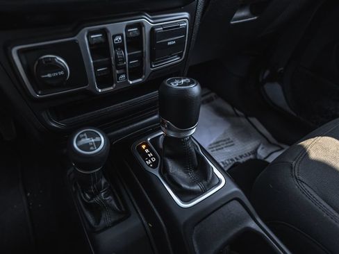 Used 2018 Jeep Wrangler Unlimited Sport S AWD/4WD image 15