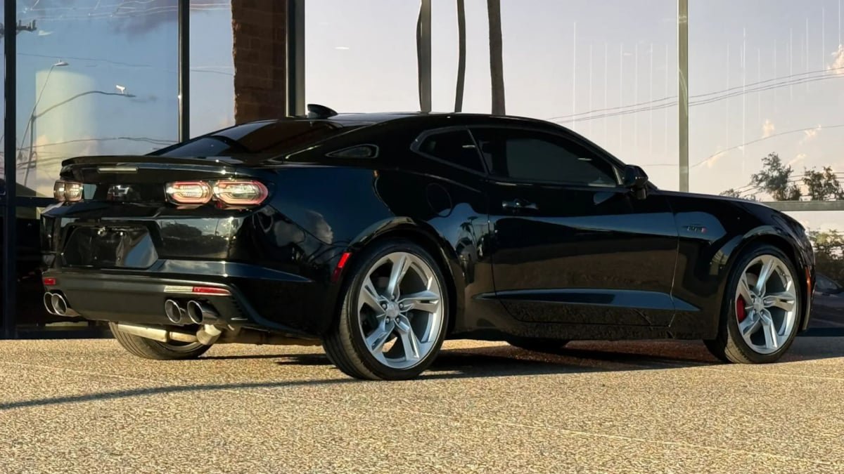 Used 2021 Chevrolet Camaro LT w/ RS Package RWD image 12