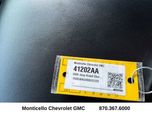 Used 2024 Jeep Grand Cherokee L Laredo image 21