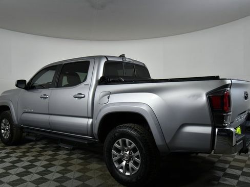 Used 2016 Toyota Tacoma Tacoma Double Cab image 14