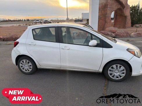 Used 2015 Toyota Yaris L image 23