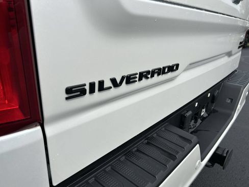 Used 2022 Chevrolet Silverado 1500 High Country AWD/4WD image 11