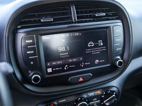 Used 2022 Kia Soul LX image 14