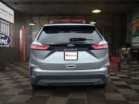 Used 2023 Ford Edge SEL image 4