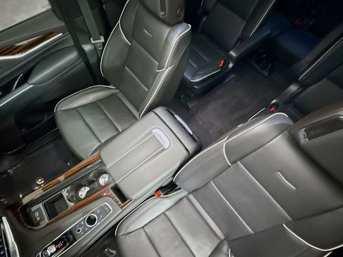 Used 2022 Cadillac Escalade Premium Luxury AWD/4WD image 23