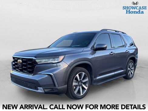 Used 2025 Honda Pilot Touring image 2