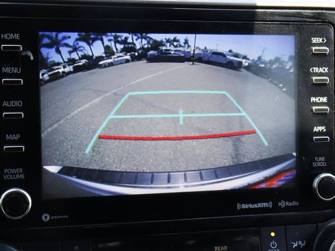 Used 2022 Toyota Highlander LE image 26