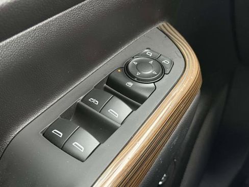 Certified 2023 GMC Acadia SLE w/ Driver Convenience Package image 17