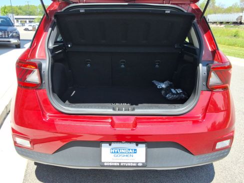 Used 2022 Hyundai Venue SEL FWD image 31