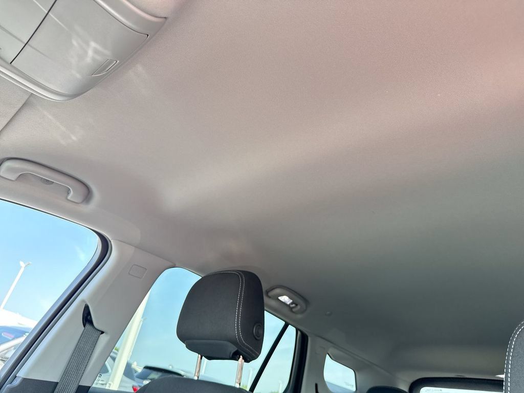 Used 2024 GMC Terrain SLE w/ Driver Convenience Package FWD image 22