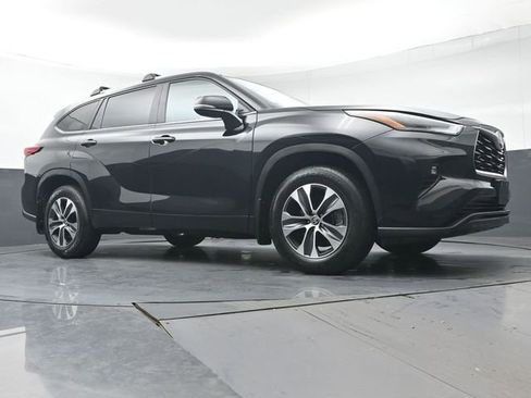 Certified 2023 Toyota Highlander XLE image 41