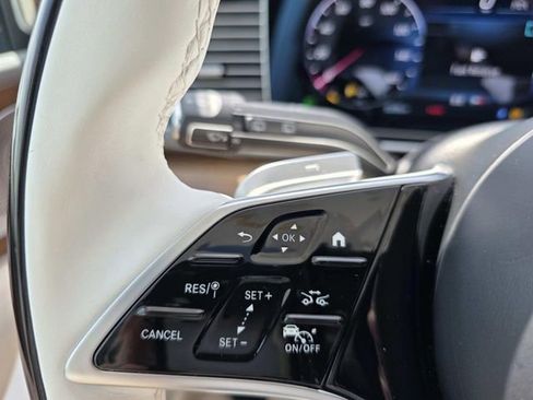 Used 2024 Mercedes-Benz Maybach GLS 600 4MATIC image 43