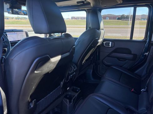 Used 2025 Jeep Gladiator Rubicon image 10